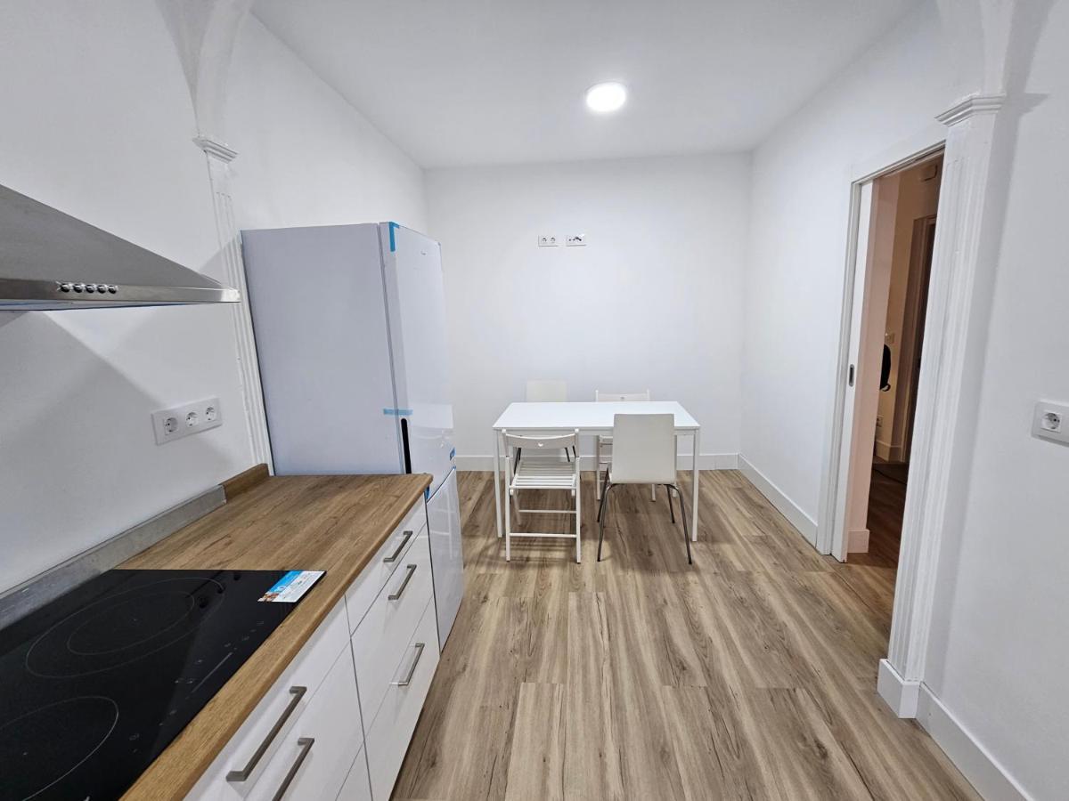 Apartamentos En El Centro - Plaza De Amboage - Wifi Ferrol Exterior photo